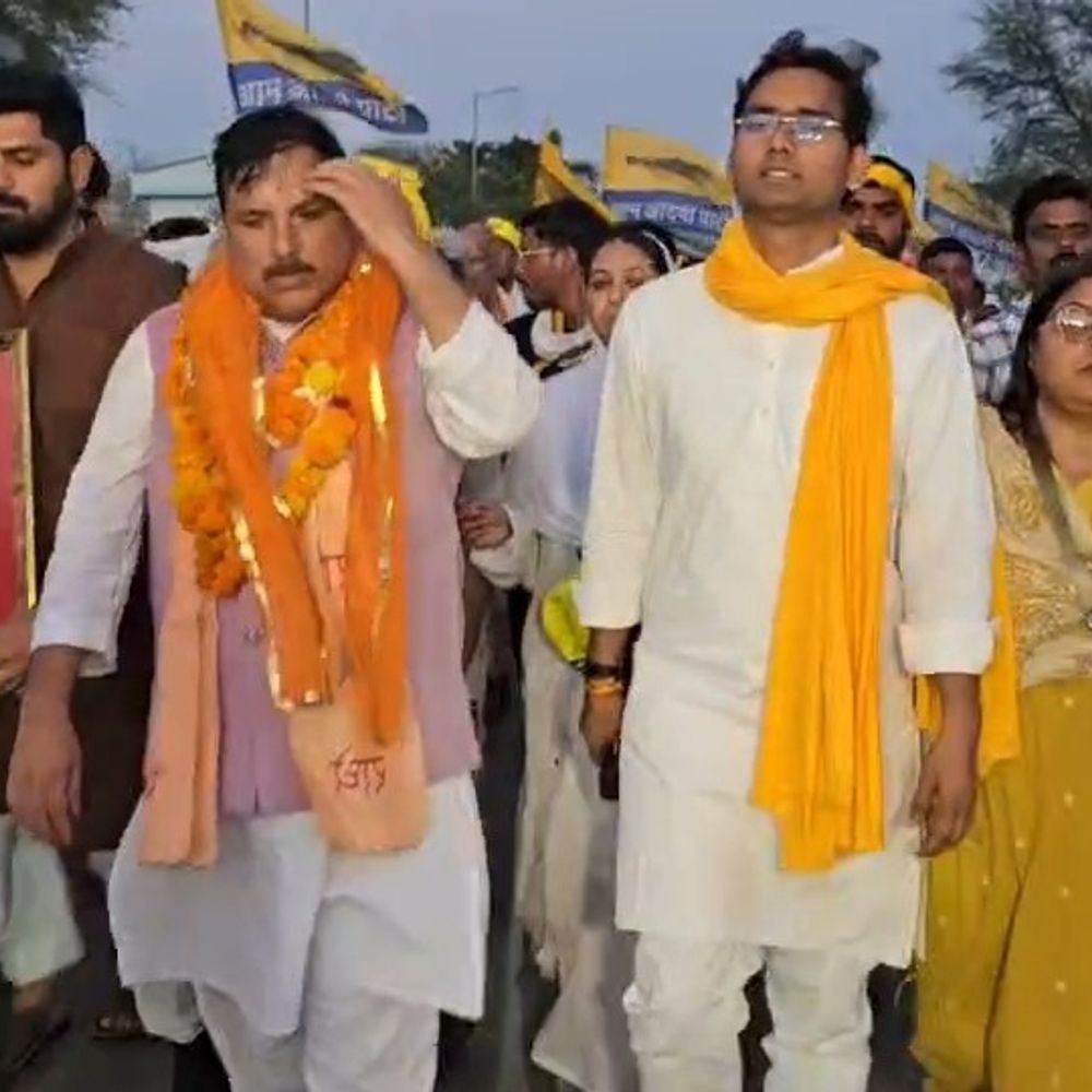 
                 मथुरा में आप की पदयात्रा, दूसरे दिन गोकुल पहुंची:संजय सिंह बोले- यूपी में युवा बेरोजगार, महंगाई से लोग परेशान 
            