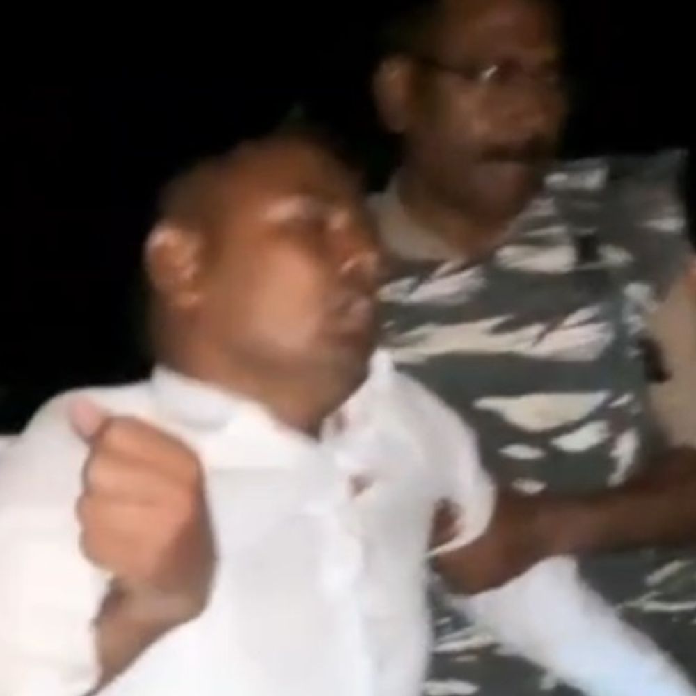 जौनपुर पुलिस ने मुठभेड़ में जहरखुरान पकड़ा:तमंचा, कारतूस, 9000 रुपये बरामद; यात्रियों को नशा देकर लूटते थे