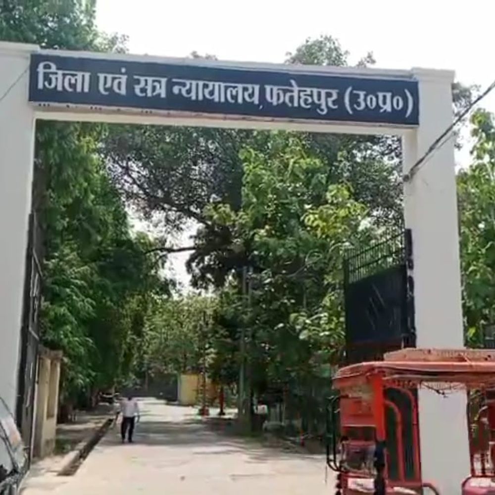 
                 प्रेमिका के मंगेतर की हत्या में दो को उम्रकैद:फतेहपुर कोर्ट ने ढाई लाख का जुर्माना भी लगाया, प्रेमिका हुई बरी 
            