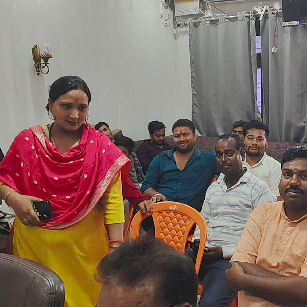 
                 अमेठी में व्यापारियों ने जनसमस्याएं उठाईं:पुल निर्माण में तेजी और पिंक शौचालय की मांग 
            