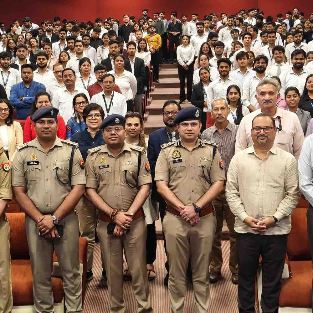 गाजियाबाद पुलिस का 'ऑपरेशन प्रहार' के तहत जागरूकता कार्यक्रम:आईएमएस कॉलेज में 500 छात्रों को नशे, अवैध हथियारों से दूर रहने की सलाह