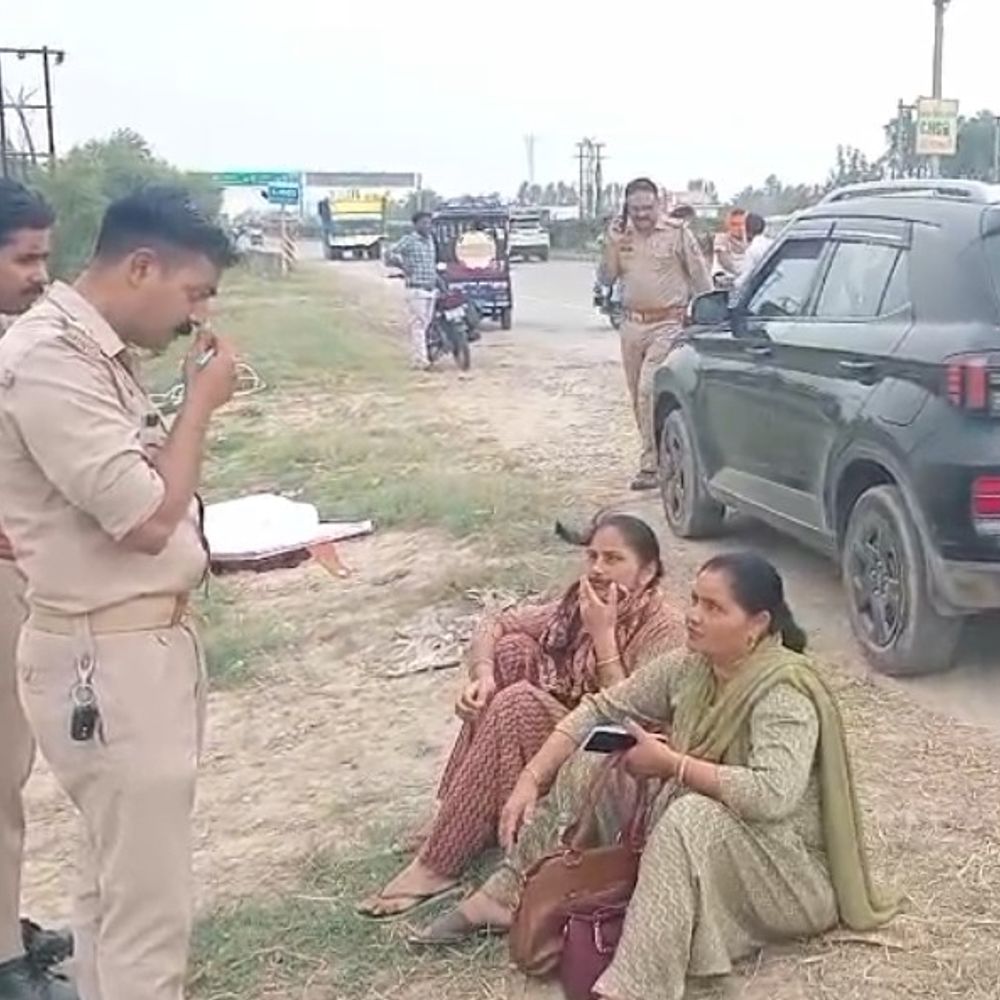 
                 दिल्ली-नैनीताल हाईवे पर दो रोडवेज बसों की टक्कर:रामपुर के बिलासपुर में ओवरटेक करने के प्रयास में हादसा, आधा दर्जन घायल 
            