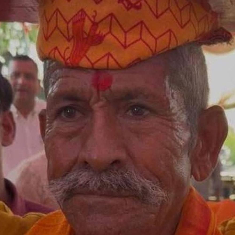 
                 चकबंदी विवाद से तनाव में किसान ने दी जान:करहल में सुसाइड नोट में लिखा चक खराब होने से आत्महत्या की, फंदे से लटका मिला शव 
            