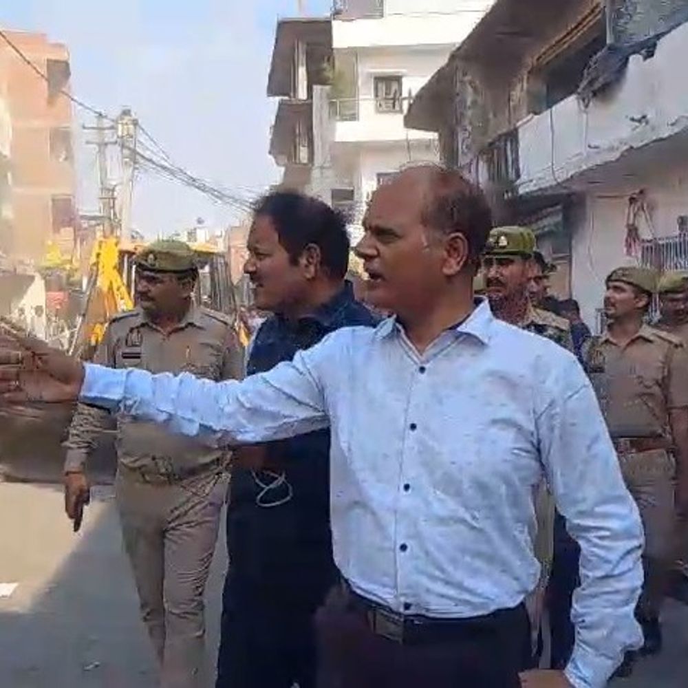 उन्नाव में धवन रोड पर अतिक्रमण हटाओ अभियान:सिटी मजिस्ट्रेट के नेतृत्व में यातायात व्यवस्था सुधारी गई