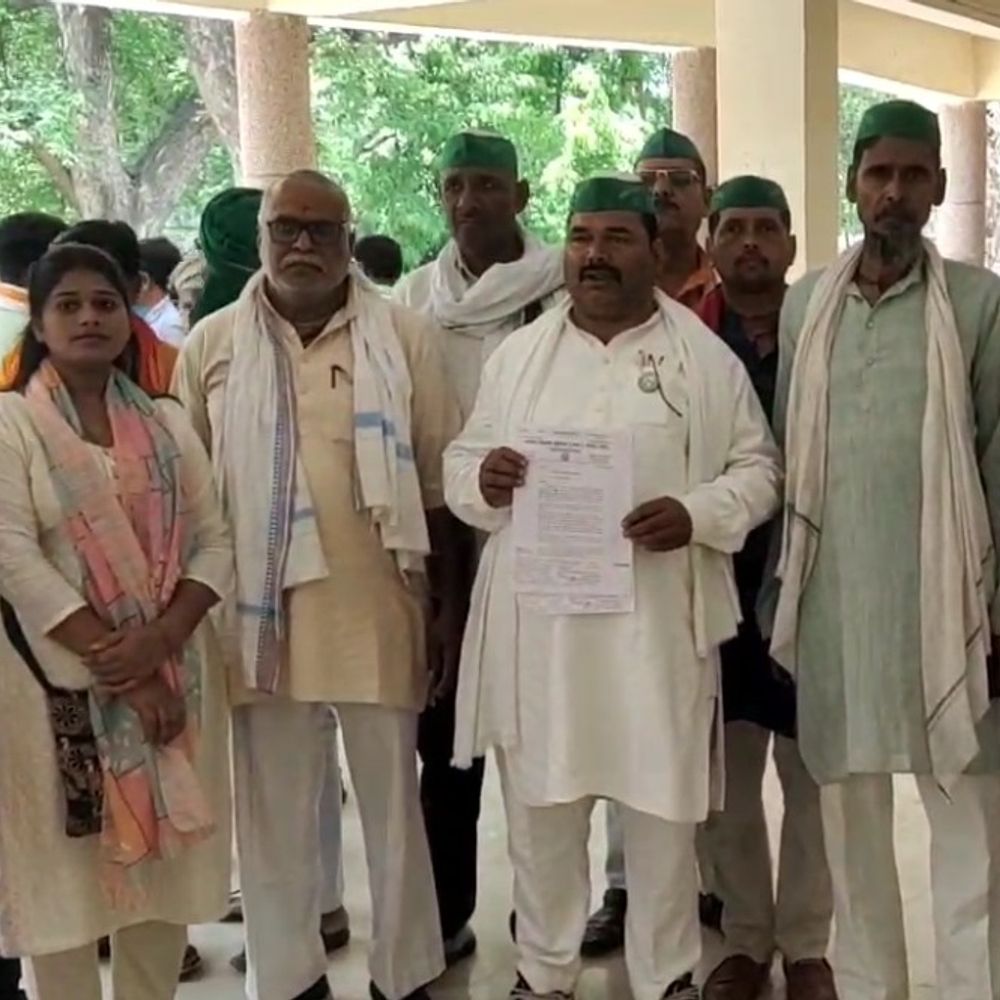 बांदा में अतिवृष्टि-ओलावृष्टि से फसलें बर्बाद:भारतीय किसान यूनियन ने मुआवजे के लिए सौंपा ज्ञापन