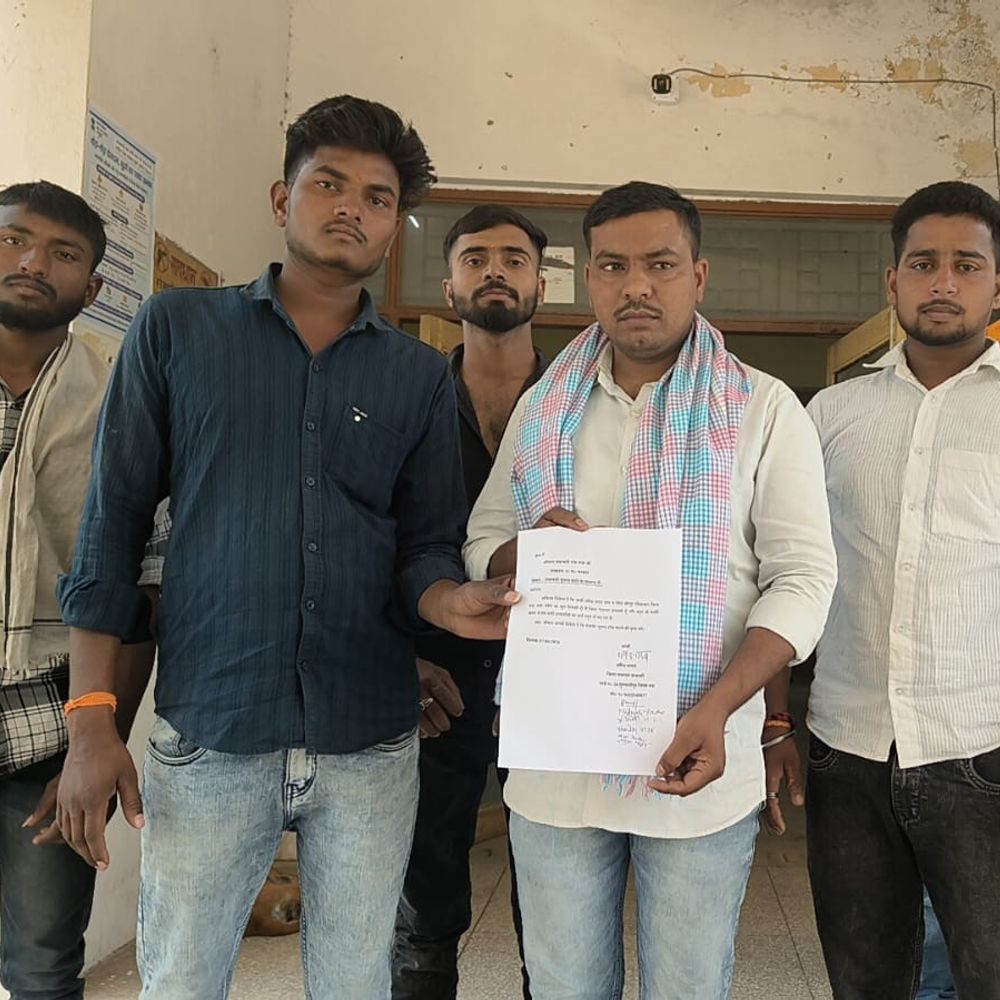 मऊ में पंचायत चुनाव जल्द कराने की मांग:सिटी मजिस्ट्रेट को ज्ञापन सौंपकर मंत्री से की अपील