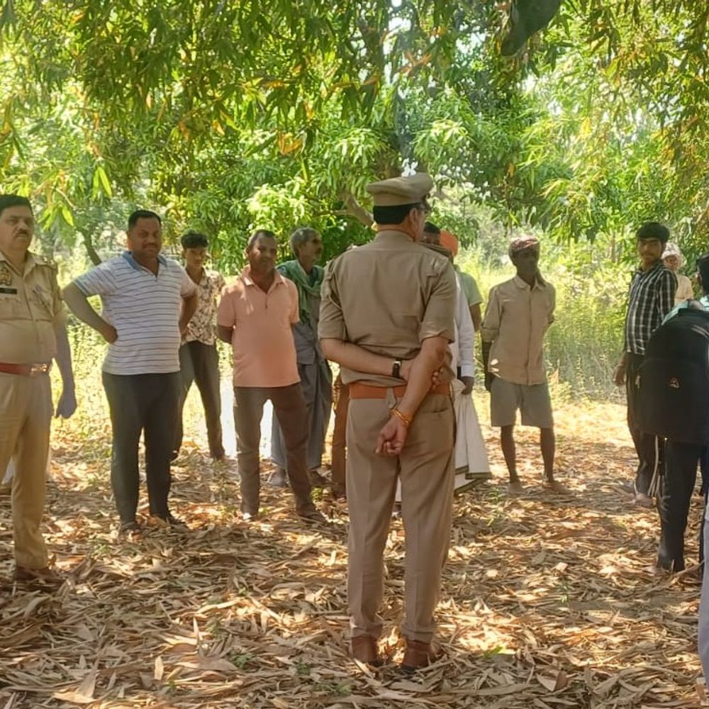 
                 किशोर का शव 11 दिन बाद कब्र से निकाला गया:दुर्घटना में मौत के बाद परिजनों ने पोस्टमार्टम की मांग की 
            