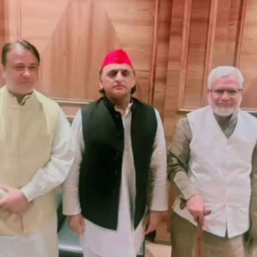 अखिलेश यादव संग अहमद हमीद का फोटो:बागपत में कांग्रेस नेता अहमद हमीद जल्द सपा में हो सकते हैं शामिल