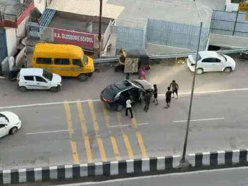 चंडीगढ़-शिमला हाईवे पर दो गुटों में झड़प, VIDEO:  हरियाणा के टूरिस्ट का ड्रंक ड्राइविंग का चालान, बीच सड़क पर हंगामा और धक्कामुक्की – Solan News