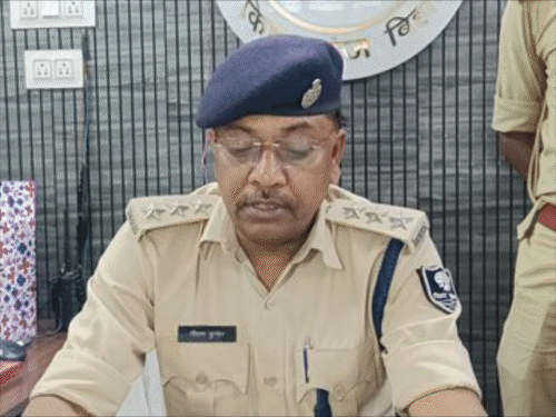 100 करोड़ की प्रॉपर्टी बनाने वाले DSP की कितनी गर्लफ्रेंड:चुनाव लड़ने के लिए मुस्लिम को फंसाया, पटना वाले घर लाया दूसरी लड़की, क्या थी फ्यूचर स्ट्रेटजी