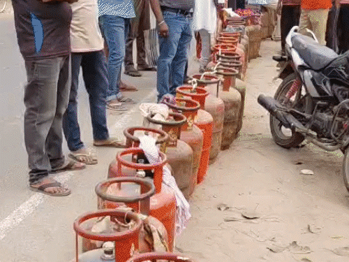 बिहार में गहराया गैस संकट:16.56 लाख परिवार को नहीं मिल रहा सिलेंडर, पटना, चंपारण, दरभंगा में सबसे खराब हालत