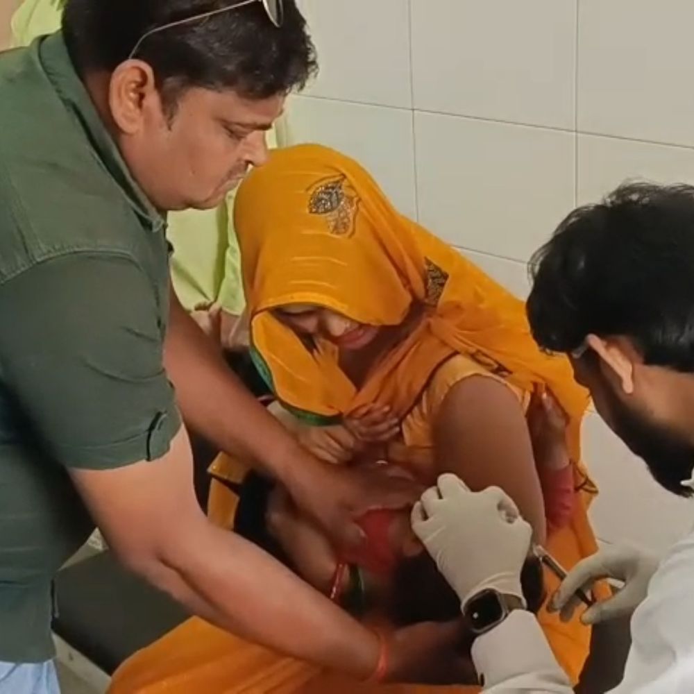 
                 आवारा कुत्ते ने मासूम का चेहरा नोंचा:संभल में चल रहा इलाज, डेढ़ साल का बच्चा आंगन में खेल रहा था 
            