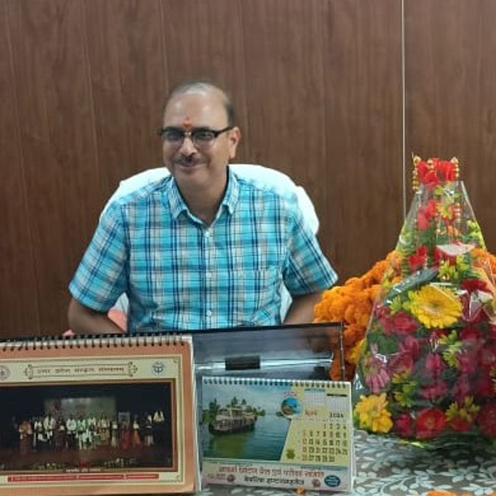 स्कंद शुक्ल ने देवरिया डीआईओएस का कार्यभार संभाला:शिक्षा व्यवस्था को बेहतर बनाना प्राथमिकता, गुणवत्ता और पारदर्शिता पर फोकस