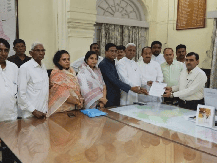 कांग्रेस का निकाय चुनाव की वोटर-लिस्ट में गडबड़ी का आरोप:आयुक्त ने पहले ही दिन निगम ऑफिस में अनुपस्थित मिले कर्मचारियों को थमाए गए नोटिस