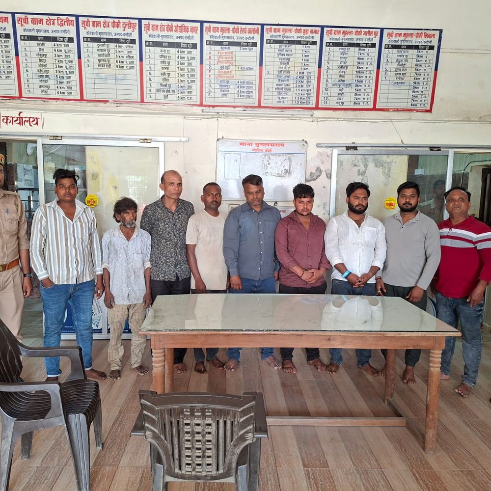 चंदौली में शराब ठेके के पास हंगामा, 9 हिरासत में:नशे में मारपीट, माहौल बिगाड़ने की कोशिश