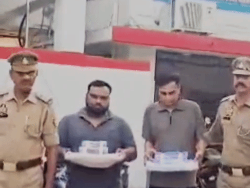 
                 दिल्ली से भी चल रहा था एक फर्जी मार्कशीट रैकेट:प्रयागराज से जेल गए सरगना से टिप्स लेकर नेटवर्क चलाने वाले दो लोग गिरफ्तार 
            