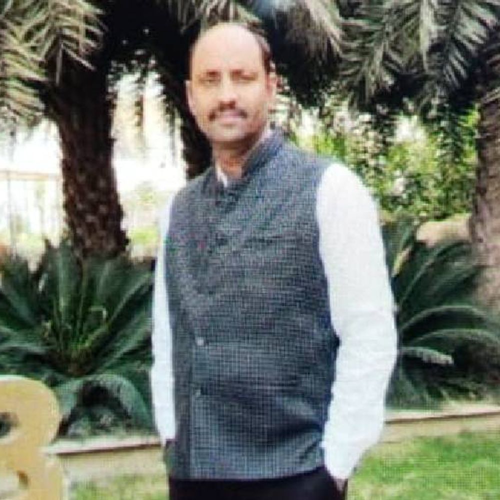 झांसी में सरकारी स्कूल के टीचर की मौत:परिजन बोले- अचानक हार्ट अटैक आया, इलाज के दौरान दम तोड़ा