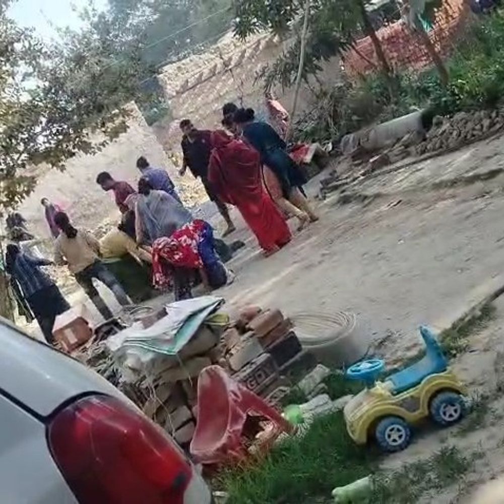 आजमगढ़ में रास्ते के विवाद को लेकर जमकर मारपीट वीडियो:कोर्ट के आदेश पर 6 नामजद के विरुद्ध मुकदमा दर्ज, जांच में जुटी पुलिस