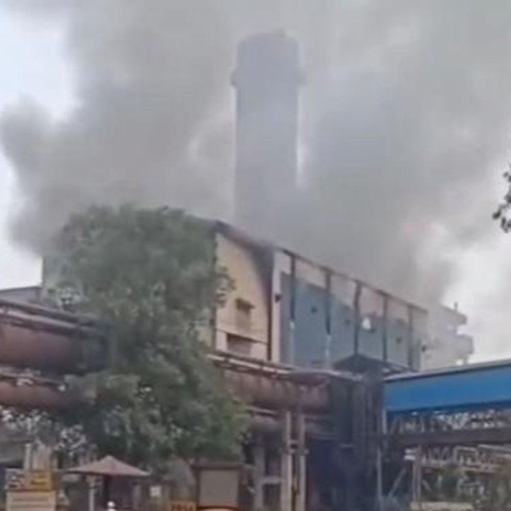 भिलाई स्टील प्लांट के पावर प्लांट-2 में लगी आग:  टर्बाइन सेक्शन में ब्लास्ट के बाद भीषण आग, 7 से ज्यादा कर्मी घायल होने की आशंका – durg-bhilai News