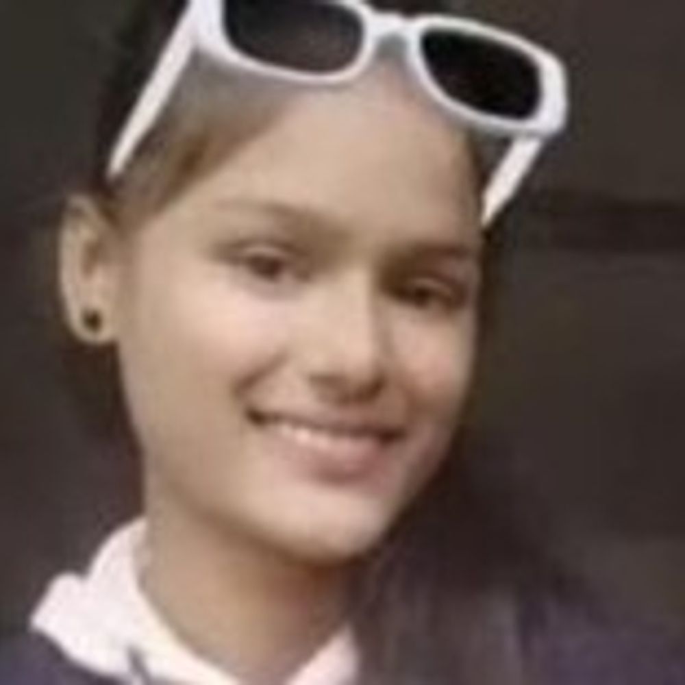 गाजियाबाद में 16वीं मंजिल से कूदकर युवती ने किया सुसाइड:अर्धनग्न में लगाई छलांग, परिजन बोले- किसी ने धक्का दिया