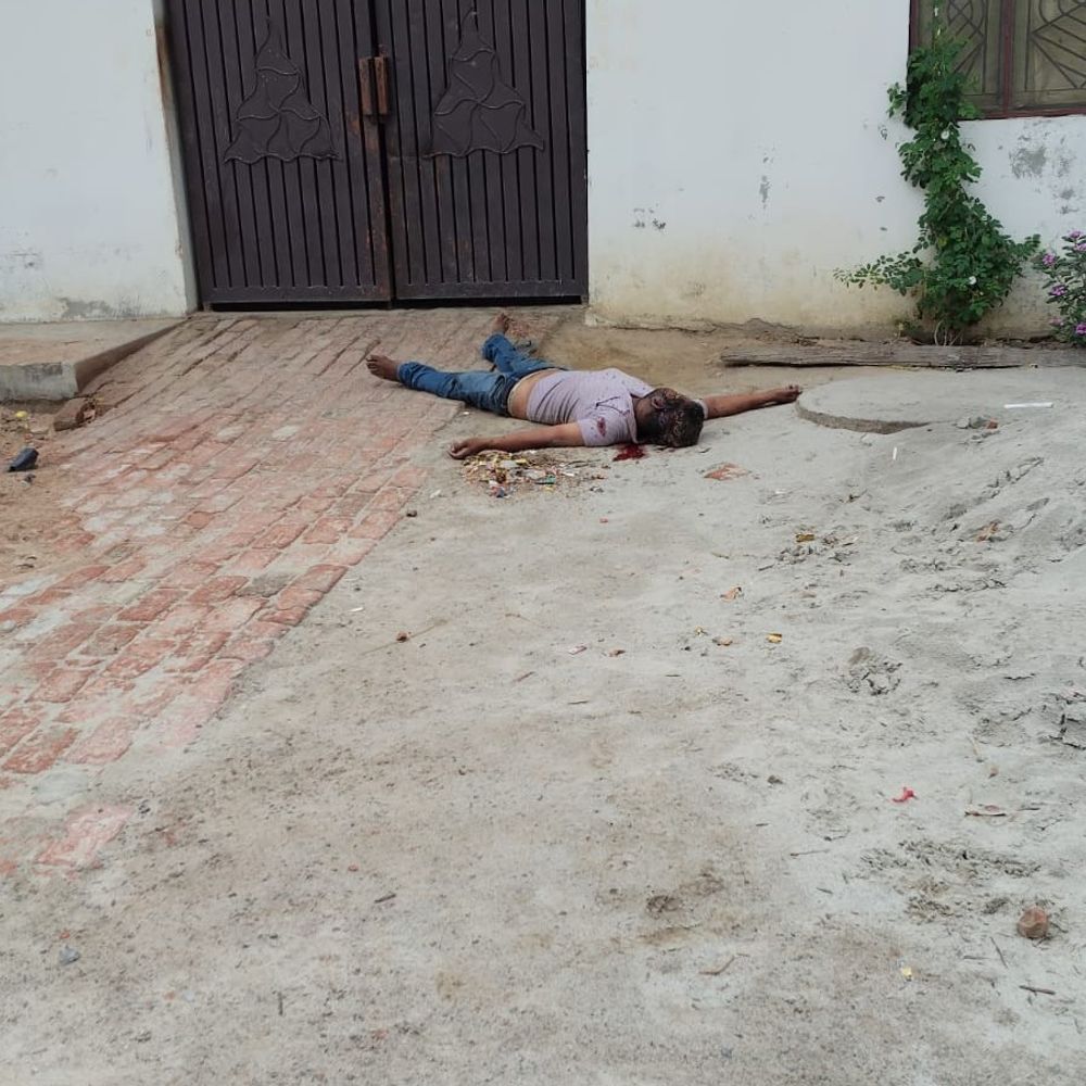 बाराबंकी में पति की सिर कूचकर हत्या:कुरथरा गांव में ताबड़तोड़ कई वार किये, घर की चौखट पर मिला शव