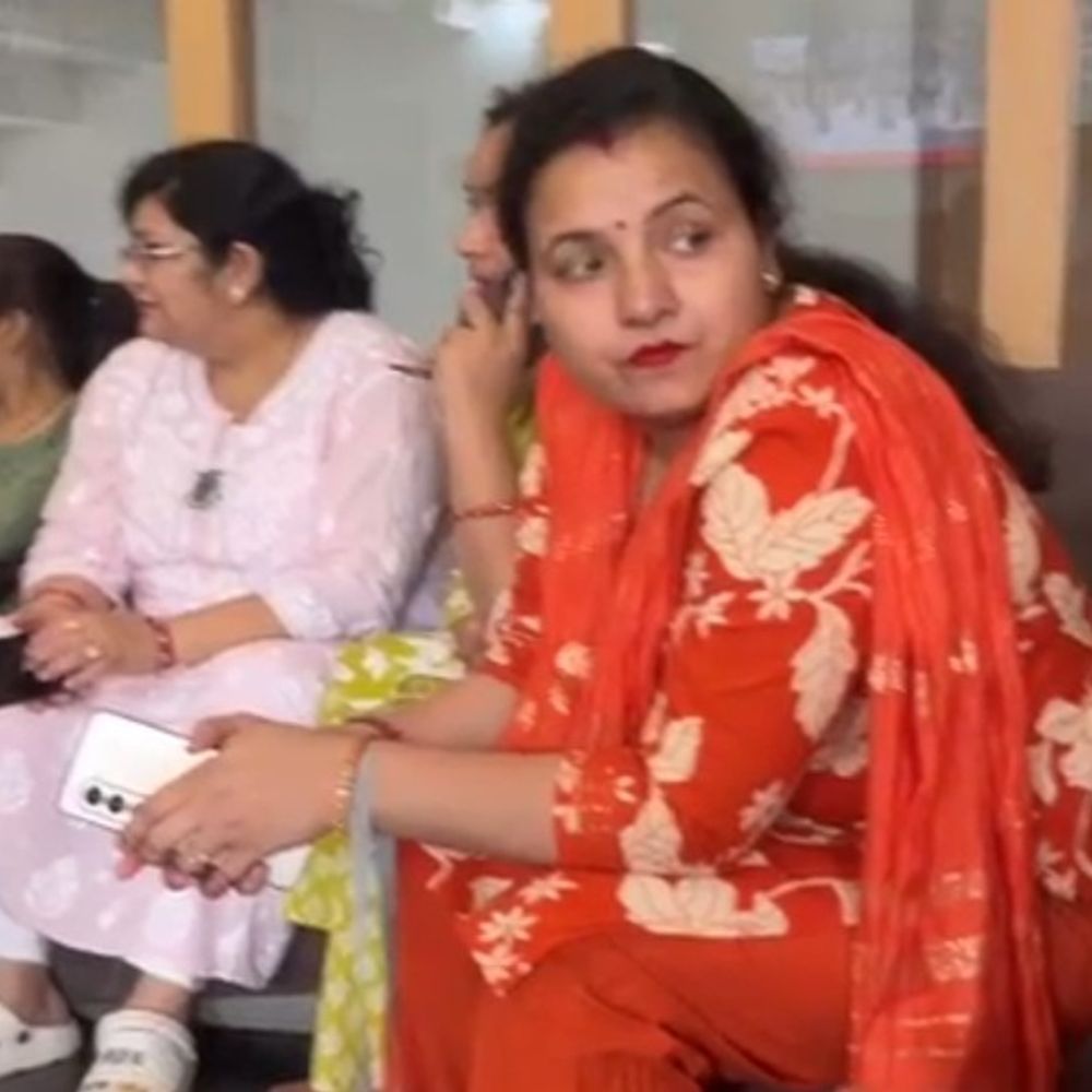 लखनऊ- प्राइवेट स्कूल पर अचानक 25% फीस बढ़ाने का आरोप:पेरेंट्स ने पहुंचकर दर्ज कराया विरोध, कहा- मनमानी फीस वसूल रहे