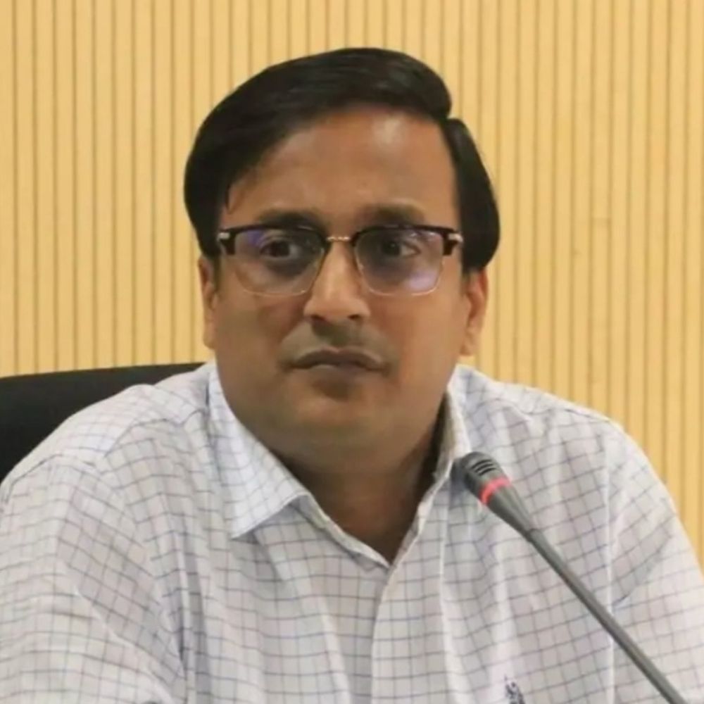 राजस्व कार्यों में सुधार के लिए अलग-अलग अधिकारियों को जिम्मेदारी:  विदिशा कलेक्टर ने तहसीलदारों के दायित्व तय किए; नामांतरण और सीमांकन कार्यों पर रहेगा फोकस – Vidisha News