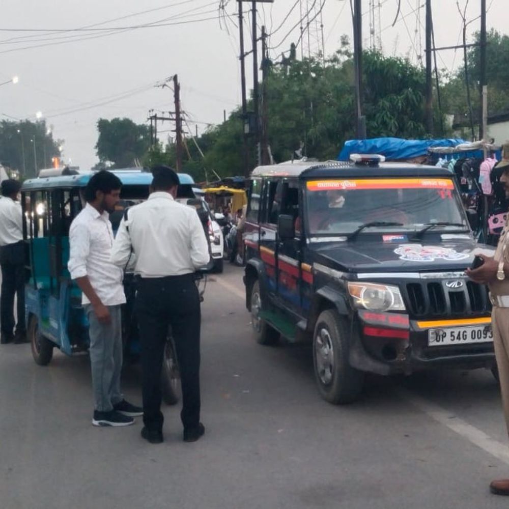 मऊ में यातायात अभियान, 229 वाहनों का चालान:दो वाहन सीज, पुलिस ने चलाया विशेष चेकिंग अभियान