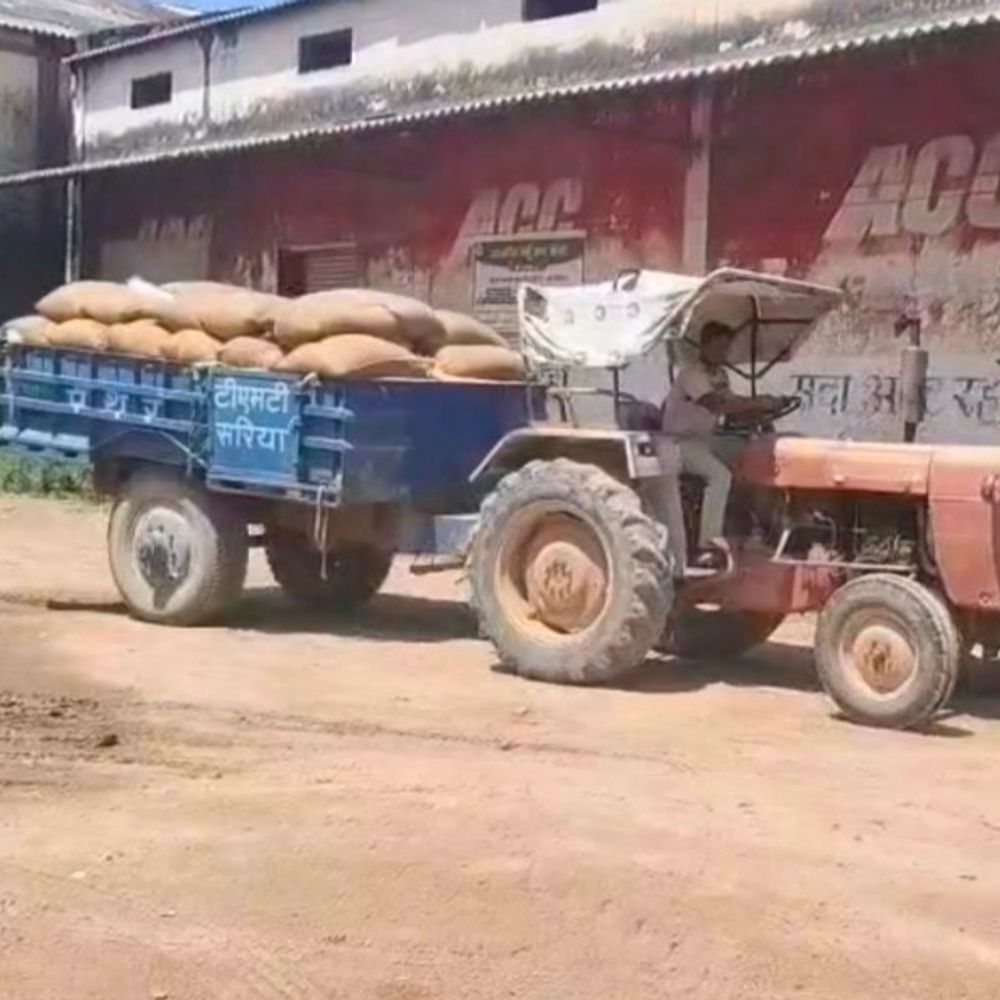 गेहूं खरीद शुरू, 30 हजार मीट्रिक टन का लक्ष्य:अमेठी में 106 क्रय केंद्र, 7 मोबाइल केंद्र भी खोले गए