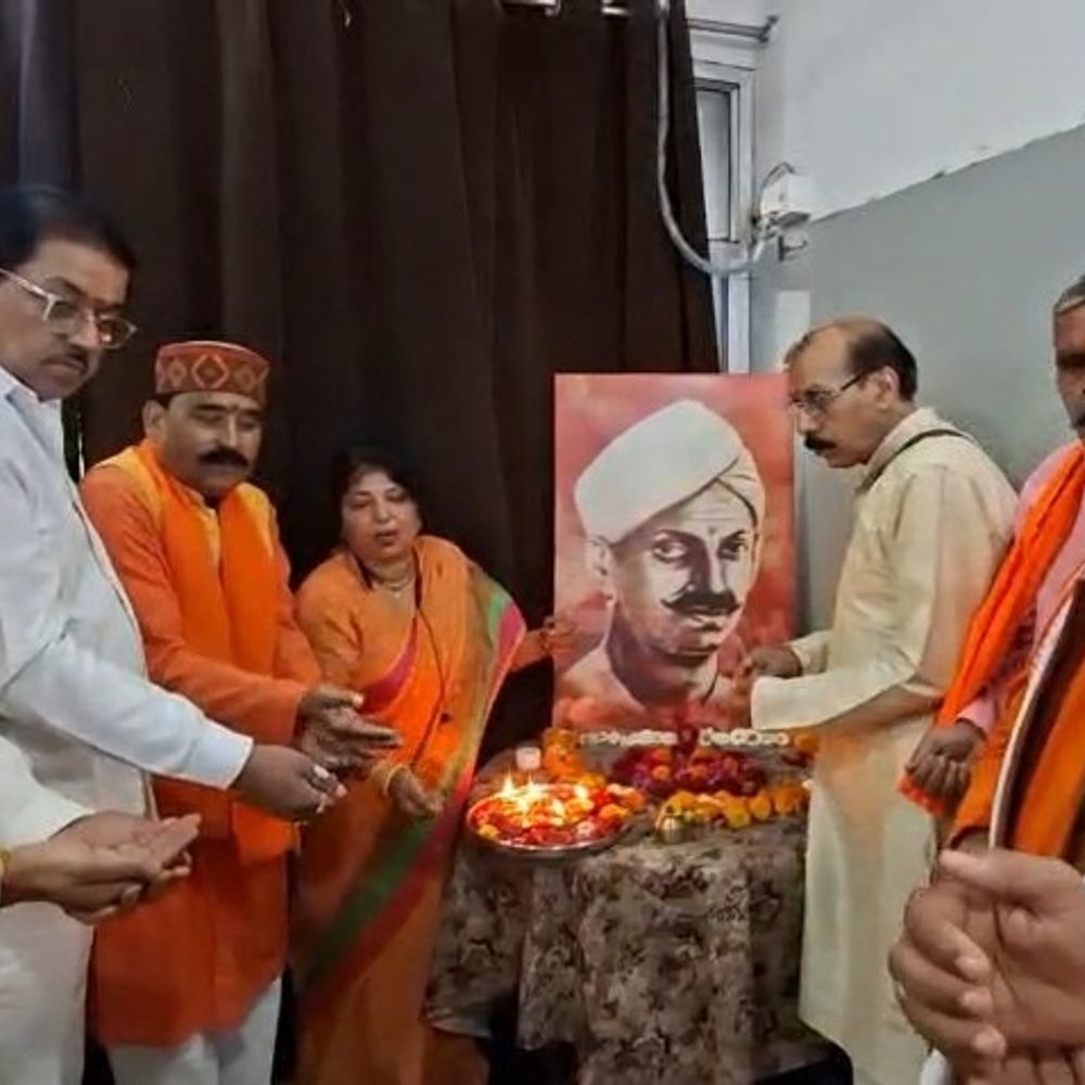 लखनऊ में मंगल पांडे के बलिदान दिवस पर श्रद्धांजलि:यू.पी. प्रेस क्लब में संगोष्ठी और पुष्पांजलि सभा