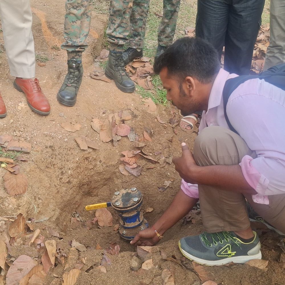 जमुई में तेल पाइपलाइन पर चोरी की कोशिश नाकाम:रात के अंधेरे में गड्ढा कर तेल निकालने की साजिश, बाइक छोड़ भागे चोर