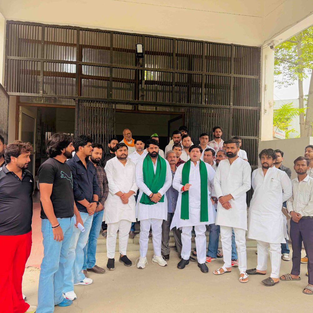 गाजियाबाद में भाकियू (अनाज) ने डीएम को सौंपा ज्ञापन:किसानों, मजदूरों की समस्याओं पर प्रदर्शन, प्रीपेड मीटर पर रोक की मांग