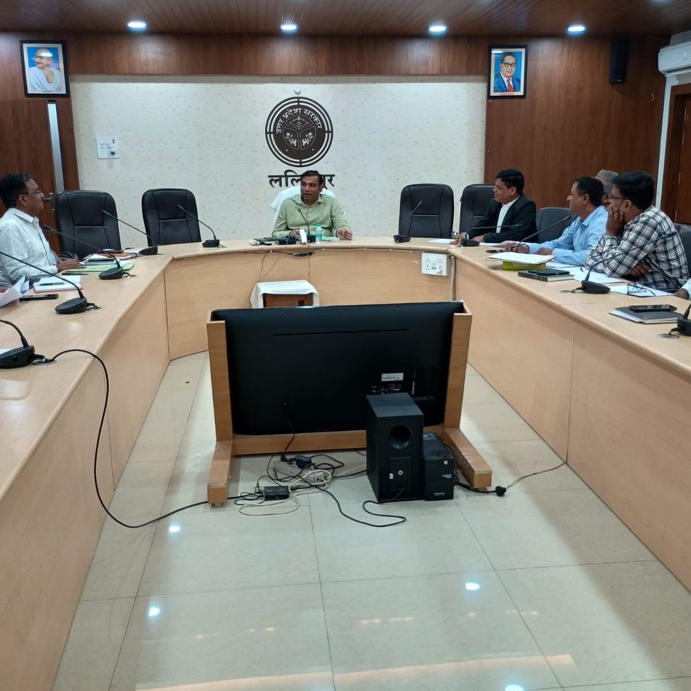 ललितपुर में खाद्य सुरक्षा समिति की बैठक:चाय कुल्हड़-कांच के गिलास में देने, मिलावट रोकने पर जोर