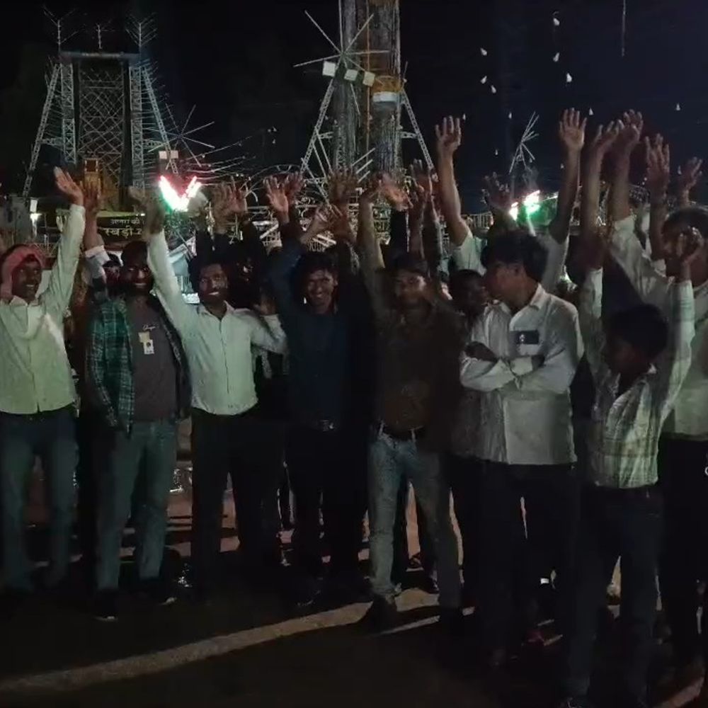 मौसम खराब होने से नुमाइश में झूले बंद, ठेकेदार परेशान:सूना पड़ा मेला, झूला झूलने पहुंचे लोगों को निराश होकर लौटना पड़ा