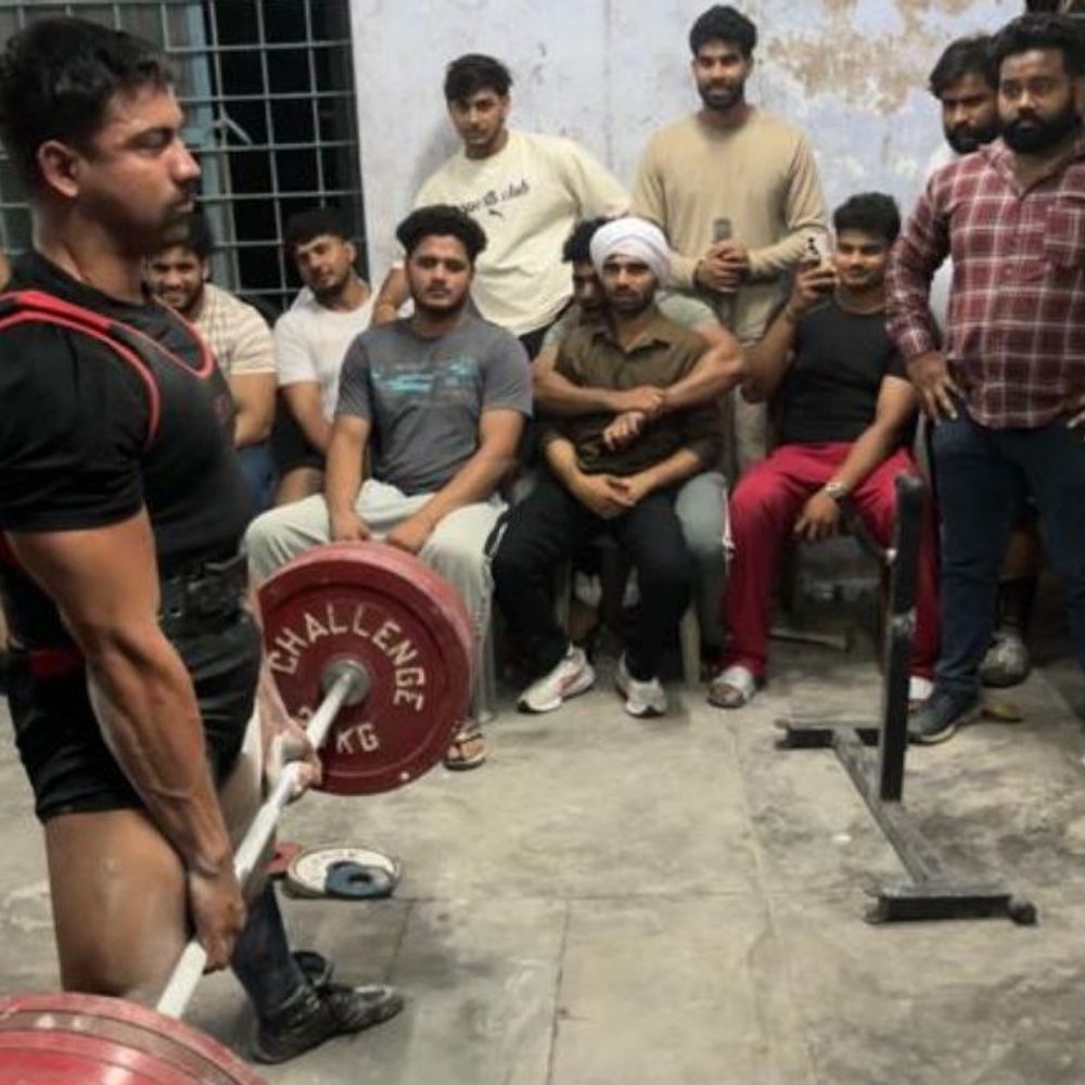 शिहन तोमर ने पावर लिफ्टिंग में स्वर्ण पदक जीता:राष्ट्रीय चैंपियनशिप के लिए किया क्वालीफाई, मथुरा में खुशी की लहर