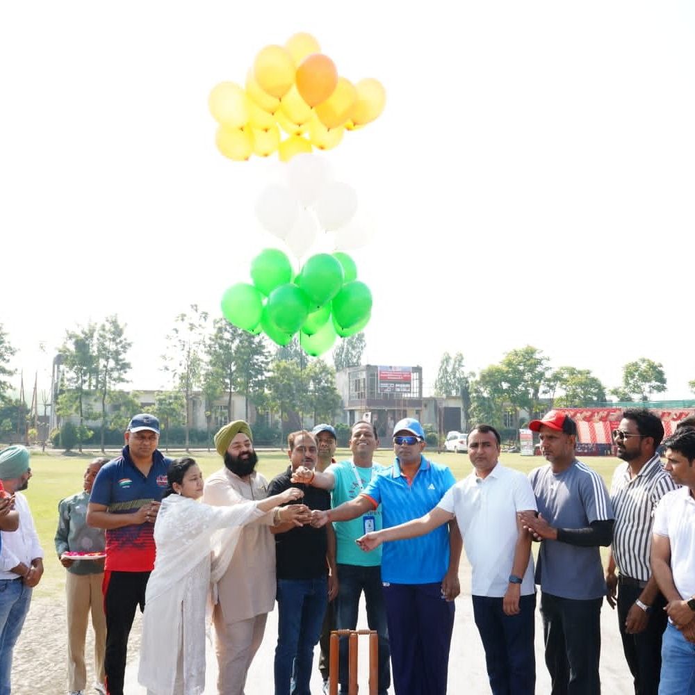 पुलिस टीम ने 165 रन से रेवेन्यू लायंस को हराया:सहारनपुर में GMCL क्रिकेट लीग का हुआ उद्घाटन, DIG ने किया शुभारंभ