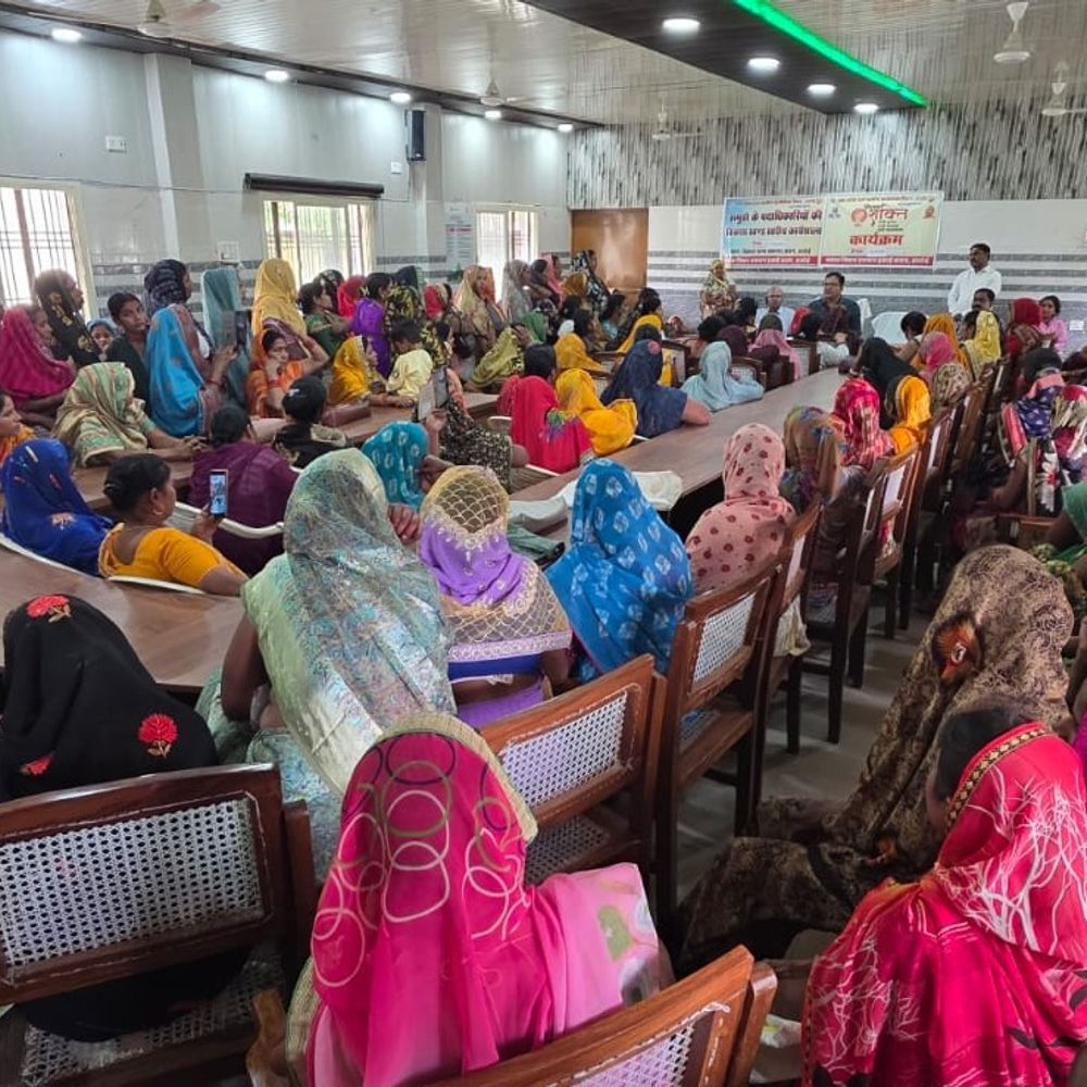 हरदोई में स्वयं सहायता समूह की महिलाओं को प्रशिक्षण:स्वरोजगार के माध्यम से आय बढ़ाने पर जोर, 20 हजार से अधिक महिलाएं बनी लखपति