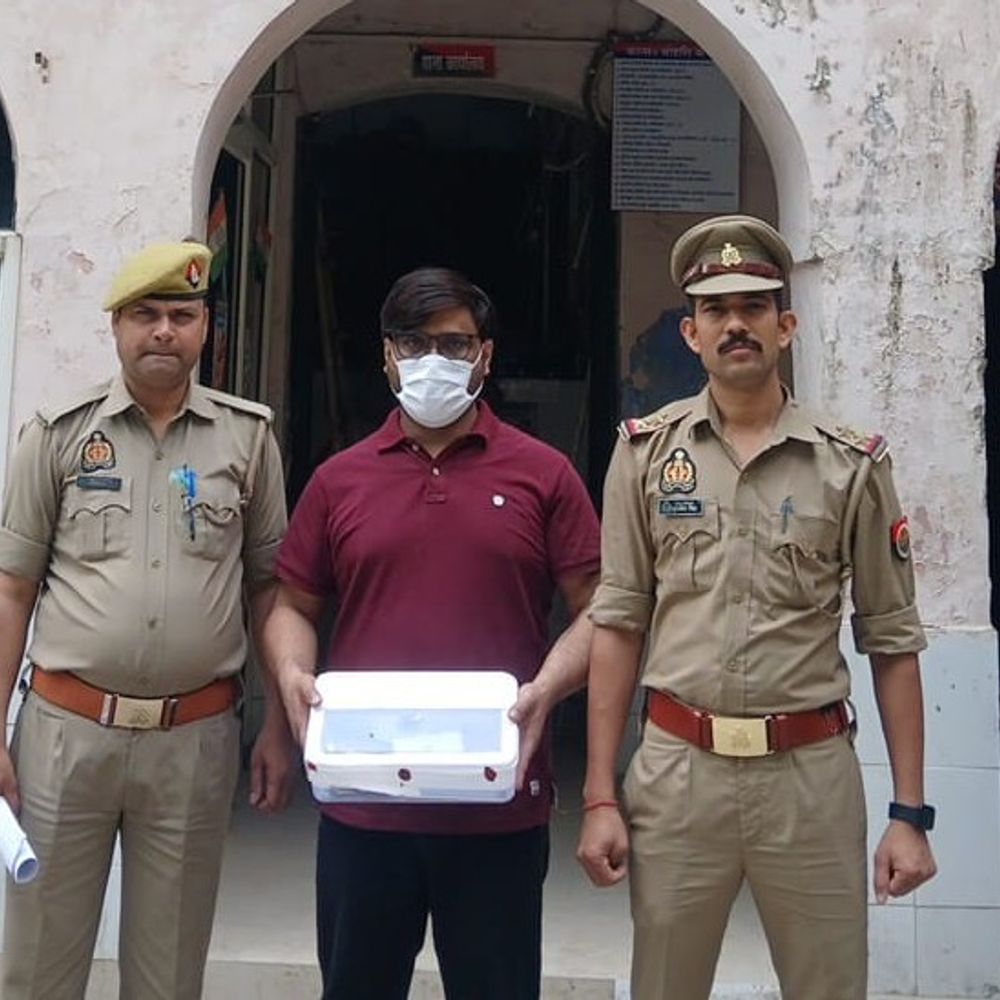 विदेश भेजने के नाम पर ठगी करने वाला गिरफ्तार:आरोपी के पास से फर्जी वर्क वीजा और अन्य दस्तावेज बरामद