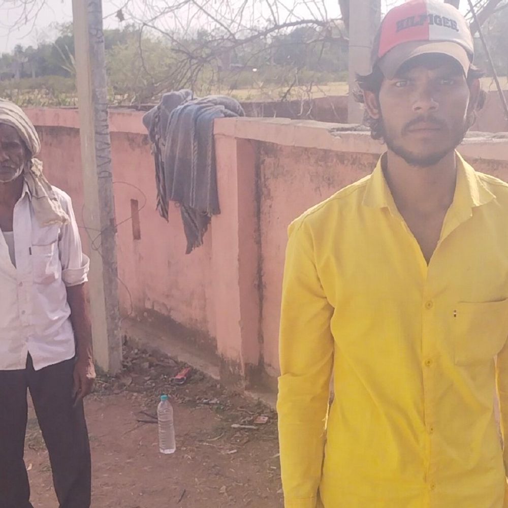 ललितपुर में कर्ज से परेशान मजदूर ने फांसी लगाई:पिता बोले- भाई की शादी के लिए लिया कर्ज चुकाने में असमर्थ था