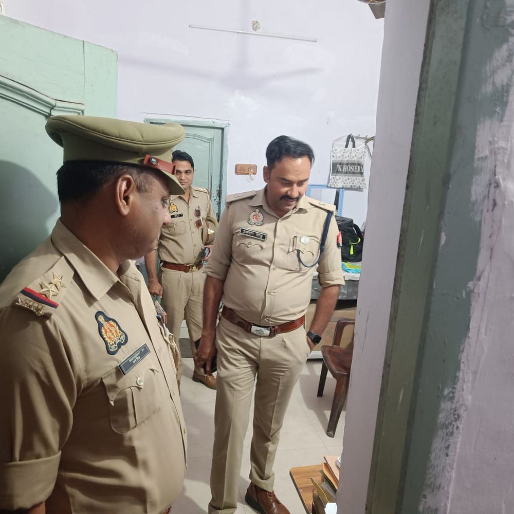 रामपुर एएसपी ने मुरसैना चौकी का निरीक्षण किया:अपराध नियंत्रण और कानून-व्यवस्था पर जीरो टॉलरेंस नीति अपनाने के निर्देश दिए