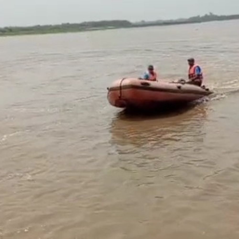 युवक ने यमुना पुल से लगाई छलांग:देर शाम तक नहीं मिला सुराग, तलाश जारी