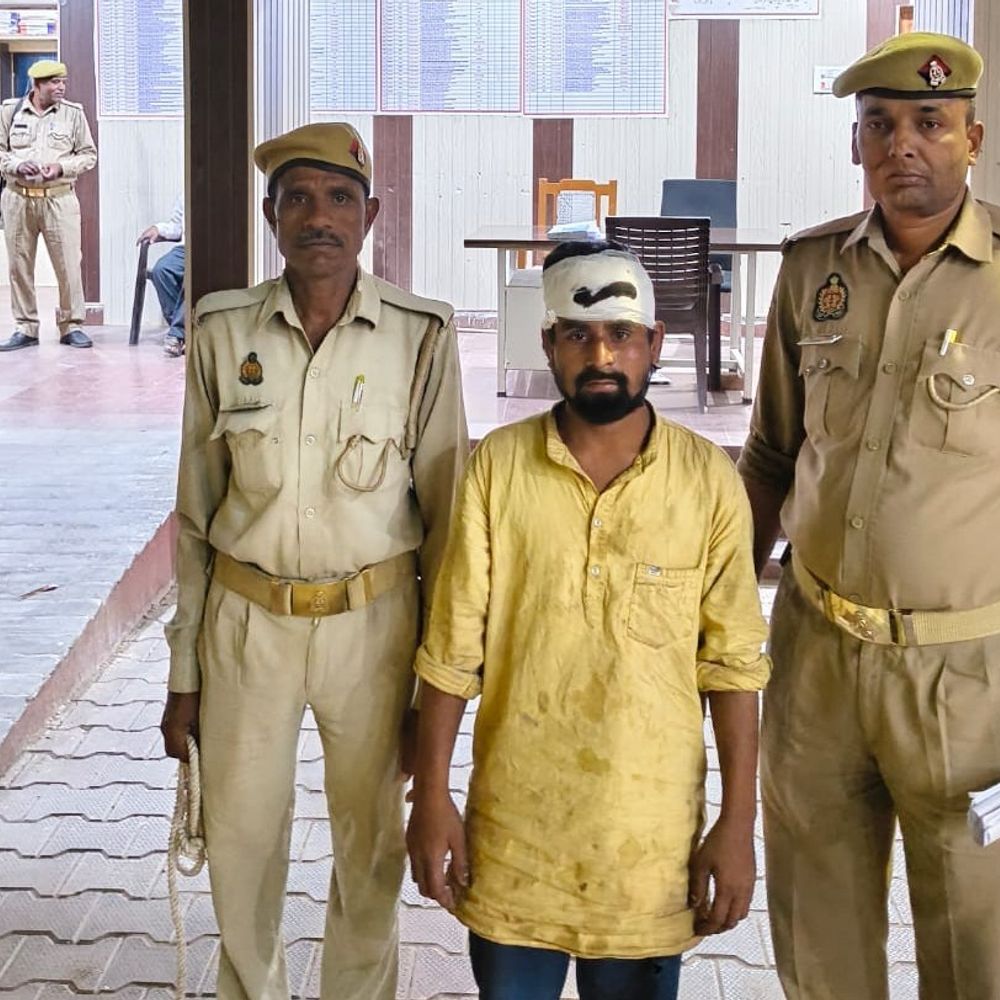 ललितपुर में युवक ने मंदिर में शेषनाग की मूर्ति खंडित:लोगों ने आरोपी को पकड़कर पुलिस को सौंपा, केस दर्ज