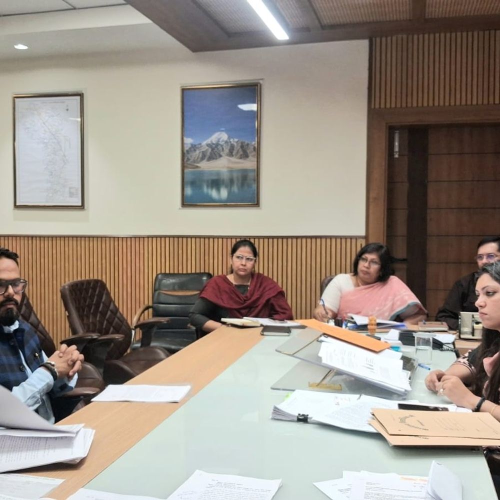 नोएडा में स्कूलों की फीस वृद्धि पर फैसले:7.23%फीस वृद्धि को मंजूरी, यूनिफॉर्म-किताबों पर भी नियम तय