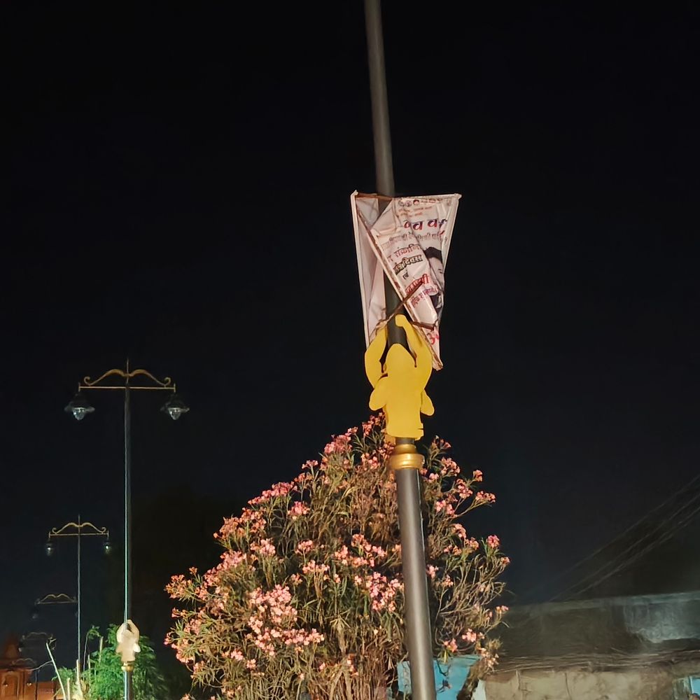 चित्रकूट में 5 किमी सड़क पर 50 LED लाइटें बंद:करोड़ों की परियोजना में गड़बड़ी, पर्यटन विभाग ने मानी समस्या