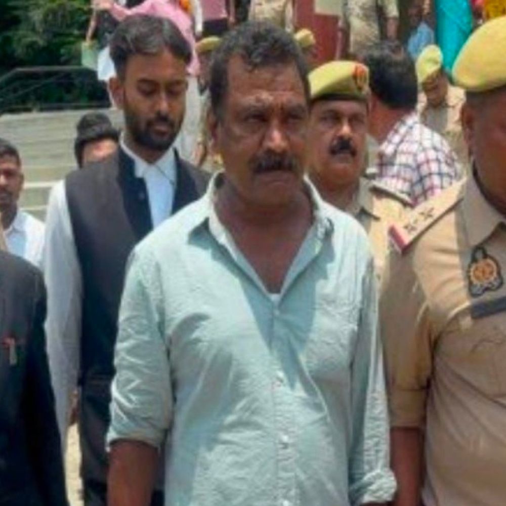 माफिया रमेश सिंह काका को 6 महीने की कैद:मऊ कोर्ट ने पुलिस को धमकाने के मामले में सुनाई सजा