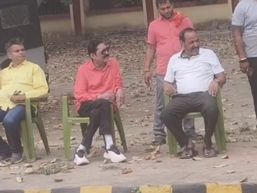 बेटे को घुड़सवारी सिखा रहे अनंत सिंह, VIDEO:कुर्सी पर बैठकर दे रहे रहे ट्रेनिंग, बोले- आराम से दौड़ाओ; बेटे को IPS बनाना चाहते हैं