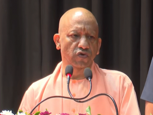 योगी ने वैज्ञानिकों से पूछा- मौसम बार-बार क्यों बिगड़ रहा:जवाब मिला- ईरान-पाकिस्तान का बवंडर वजह; लखनऊ में किस्सा सुनाया