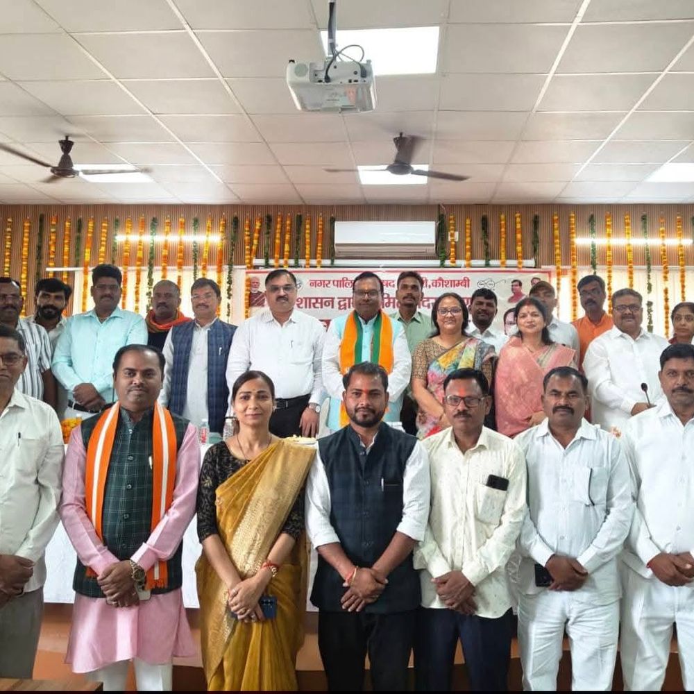 भरवारी में पांच नामित सभासदों ने ली शपथ:एसडीएम चायल अरुण कुमार ने दिलाई पद एवं गोपनीयता की शपथ