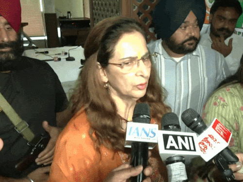 नवजोत कौर बोलीं- पति किसी पार्टी में नहीं:  सुखबीर बादल अफीम खाते हैं, 30% कमीशन लेते थे; सिद्धू ने पार्टी जॉइनिंग को ड्रामा बताया – Punjab News