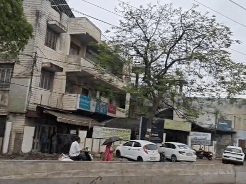 
                 मेरठ में आज भी बारिश की संभावना:6 डिग्री तक तापमान में आई गिरावट , AQI में सुधार होने से बेहतर हुई शहर की हवा 
            